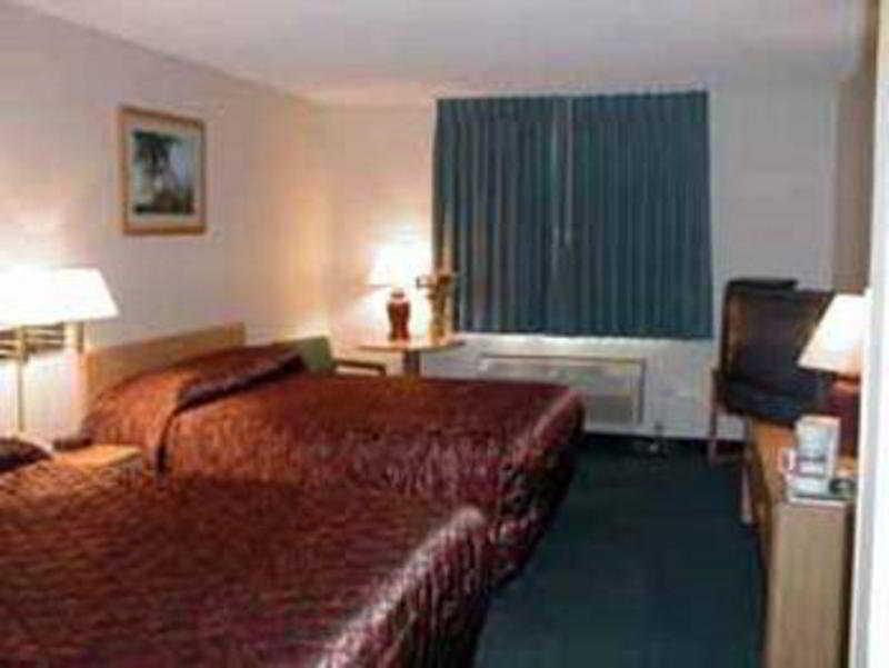 Quality Inn & Suites Steamboat Springs Room photo